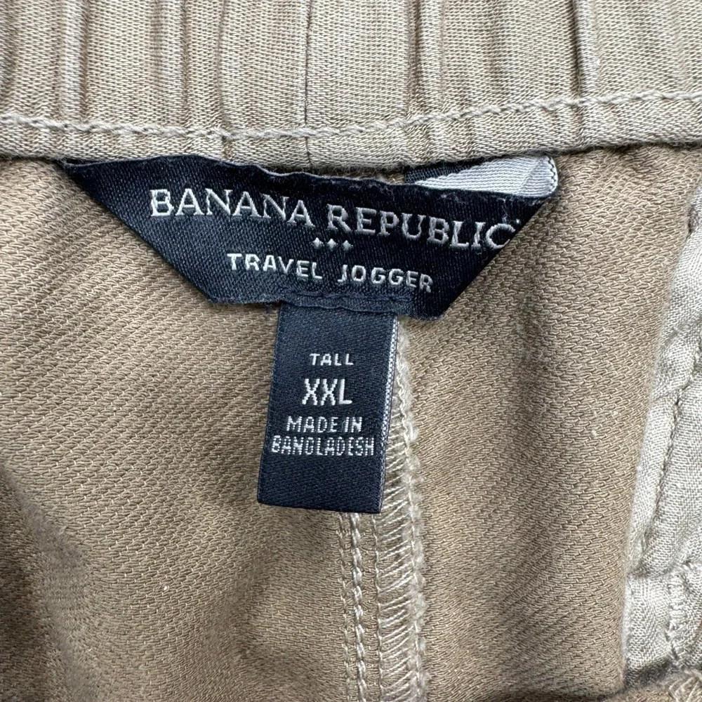Banana Republic brand banana
